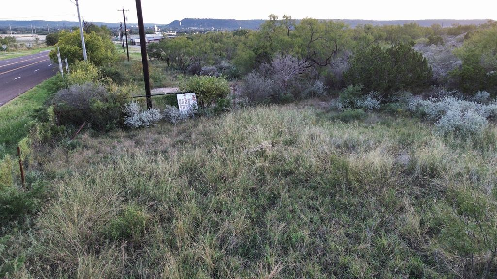 Image 18 of property listing at 925 N U.s. 83, Junction, TX 76849