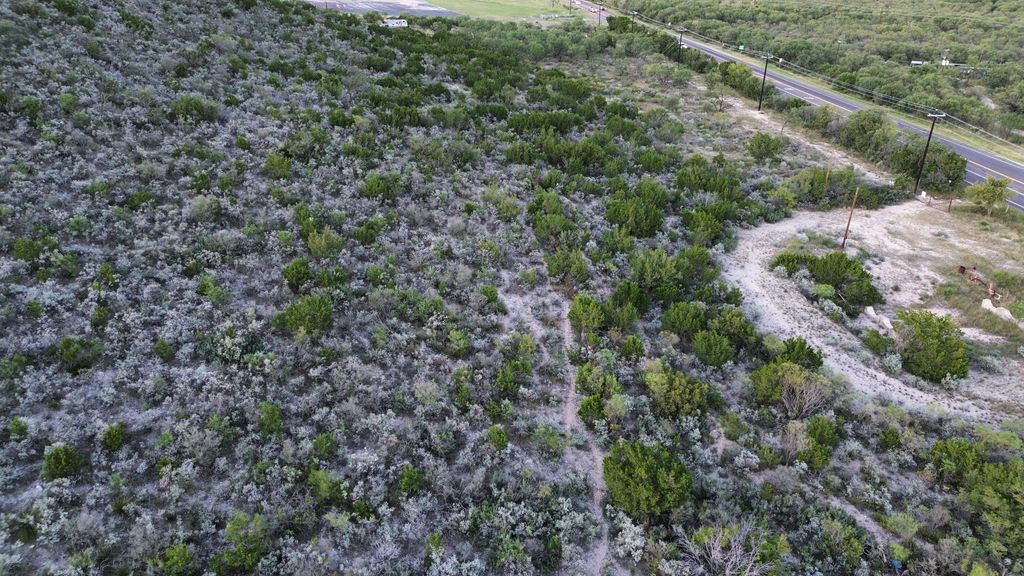Image 5 of property listing at 925 N U.s. 83, Junction, TX 76849