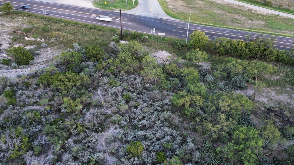 Image 6 of property listing at 925 N U.s. 83, Junction, TX 76849