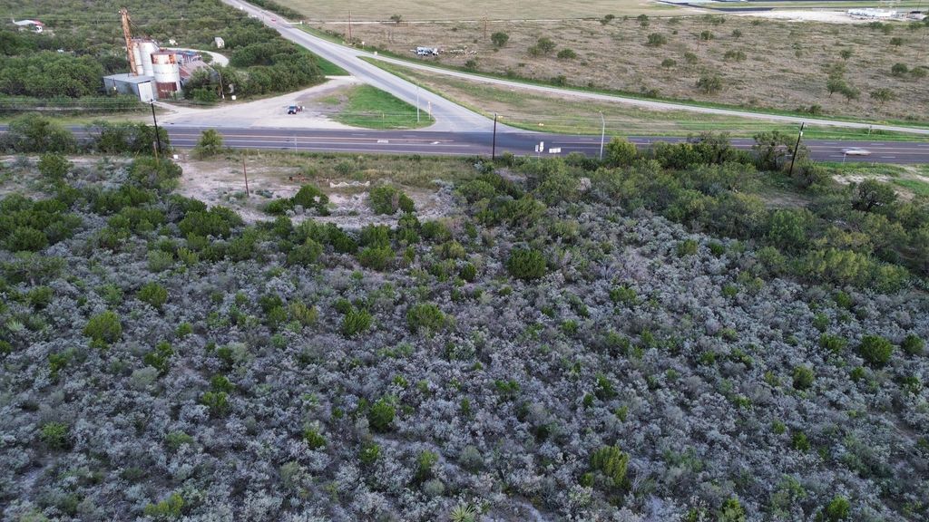 Image 7 of property listing at 925 N U.s. 83, Junction, TX 76849