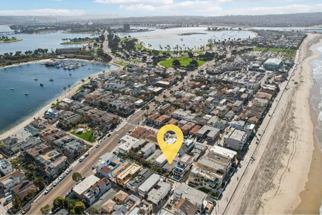 719 Jersey Ct, San Diego, CA 92109