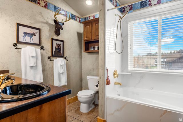 2565 S COUNTRY CLUB DR, Garden City, UT 84028