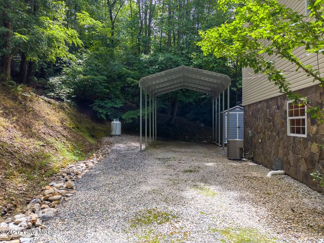 324 Bill Crisp Road, Robbinsville, NC 28771