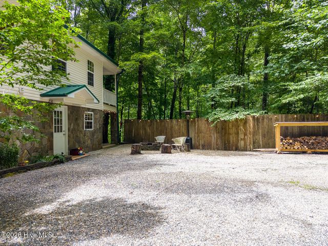 324 Bill Crisp Road, Robbinsville, NC 28771