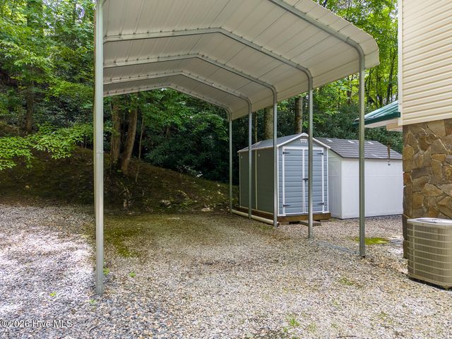324 Bill Crisp Road, Robbinsville, NC 28771