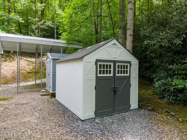 324 Bill Crisp Road, Robbinsville, NC 28771