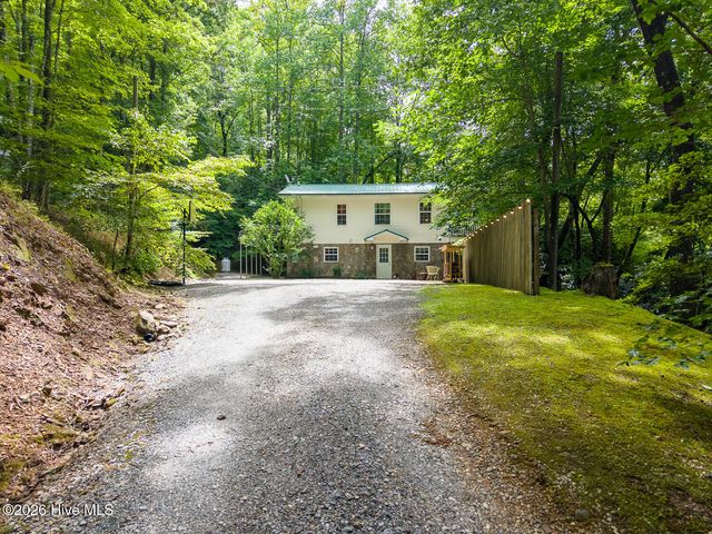 324 Bill Crisp Road, Robbinsville, NC 28771