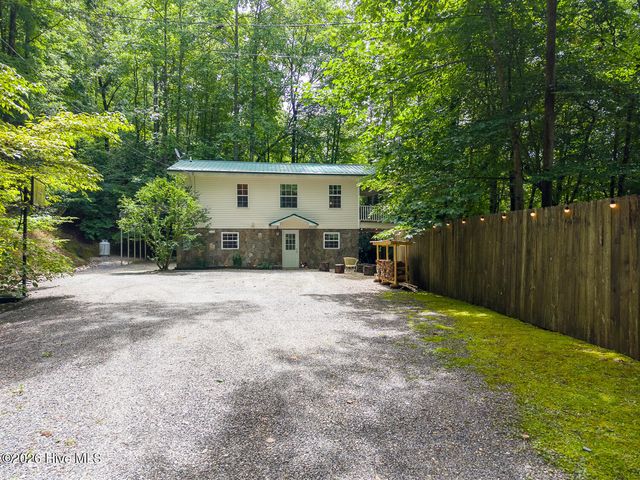 324 Bill Crisp Road, Robbinsville, NC 28771