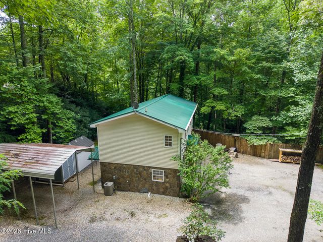 324 Bill Crisp Road, Robbinsville, NC 28771