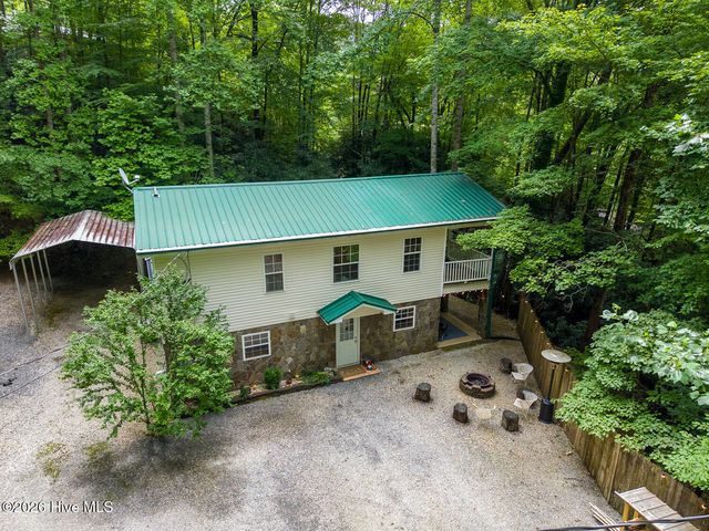 324 Bill Crisp Road, Robbinsville, NC 28771