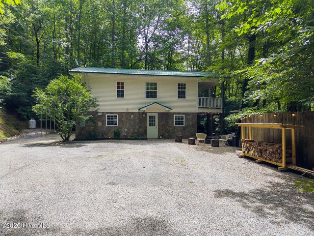 324 Bill Crisp Road, Robbinsville, NC 28771