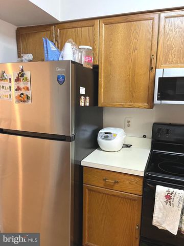 1106 WHITWORTH CT, Herndon, VA 20170