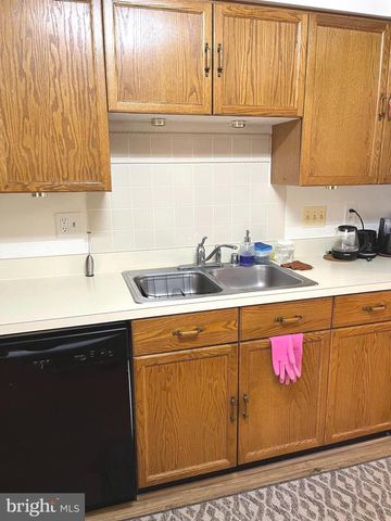 1106 WHITWORTH CT, Herndon, VA 20170