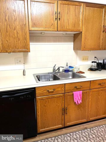 1106 WHITWORTH CT, Herndon, VA 20170