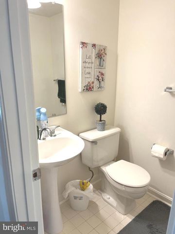 1106 WHITWORTH CT, Herndon, VA 20170