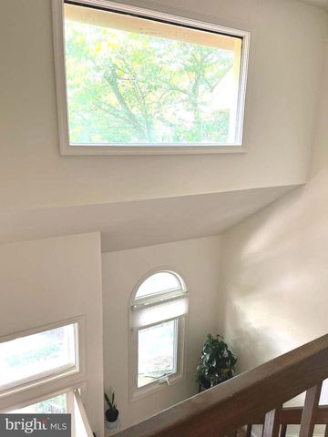 1106 WHITWORTH CT, Herndon, VA 20170