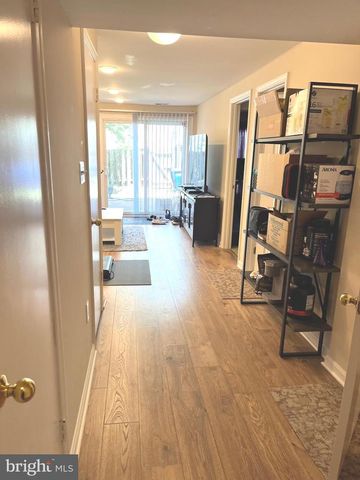 1106 WHITWORTH CT, Herndon, VA 20170