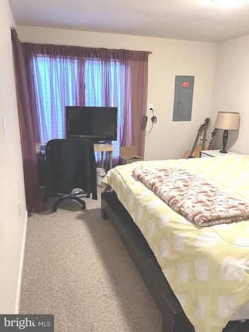 1106 WHITWORTH CT, Herndon, VA 20170