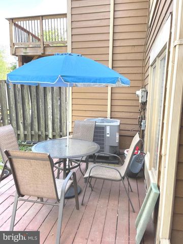 1106 WHITWORTH CT, Herndon, VA 20170