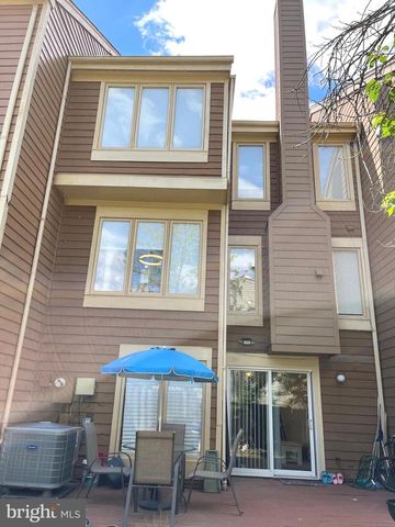 1106 WHITWORTH CT, Herndon, VA 20170