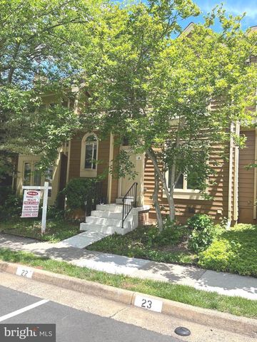 1106 WHITWORTH CT, Herndon, VA 20170
