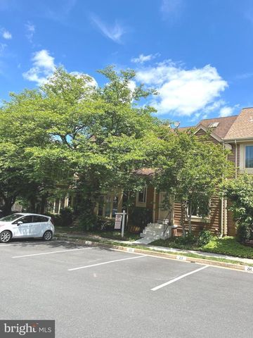 1106 WHITWORTH CT, Herndon, VA 20170