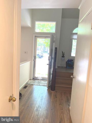 1106 WHITWORTH CT, Herndon, VA 20170
