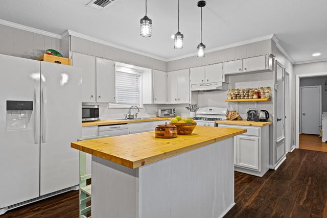 400 Conroe Street, Longview, TX 75604
