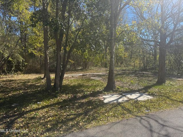 6004 Brittany Avenue, Biloxi, MS 39532