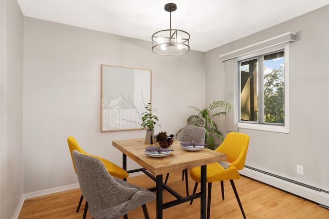 1304 W Medicine Lake Drive 202, Plymouth, MN 55441