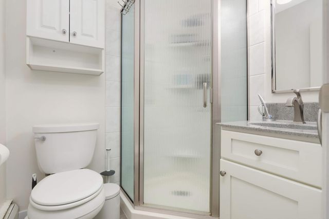 1304 W Medicine Lake Drive 202, Plymouth, MN 55441