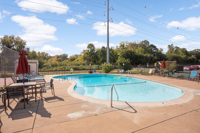 1304 W Medicine Lake Drive 202, Plymouth, MN 55441