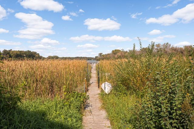 1304 W Medicine Lake Drive 202, Plymouth, MN 55441