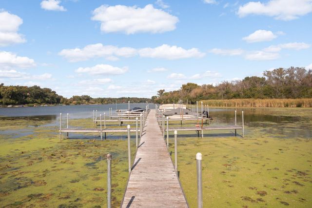 1304 W Medicine Lake Drive 202, Plymouth, MN 55441