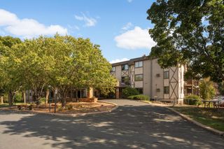 1304 W Medicine Lake Drive 202, Plymouth, MN 55441