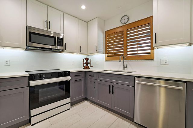 920 SE 17th Street, Deerfield Beach, FL 33441