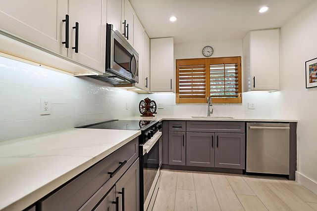 920 SE 17th Street, Deerfield Beach, FL 33441