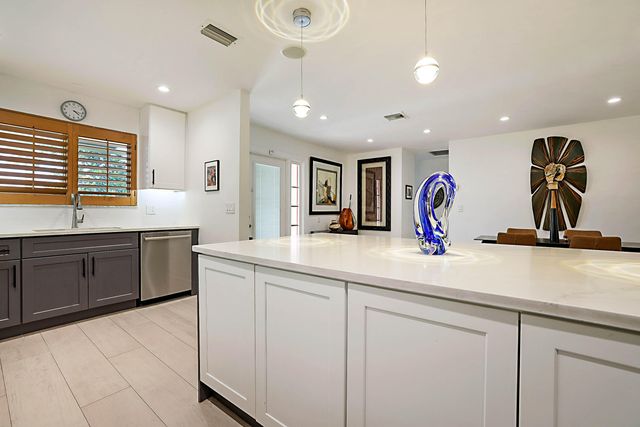 920 SE 17th Street, Deerfield Beach, FL 33441