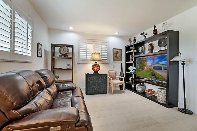 920 SE 17th Street, Deerfield Beach, FL 33441