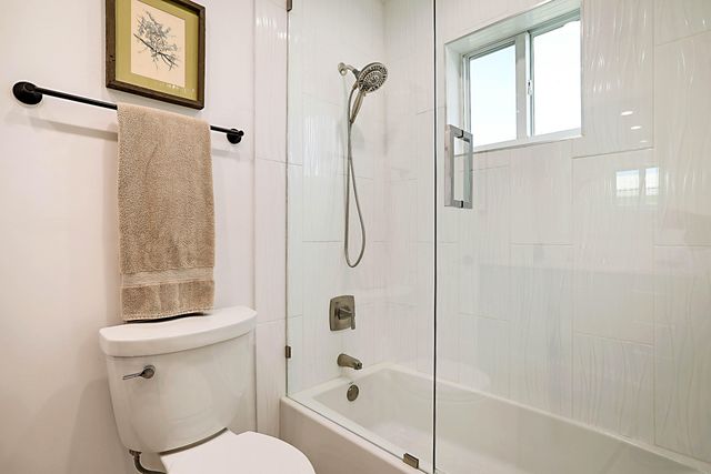 920 SE 17th Street, Deerfield Beach, FL 33441