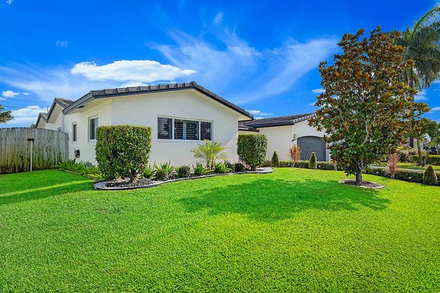 920 SE 17th Street, Deerfield Beach, FL 33441