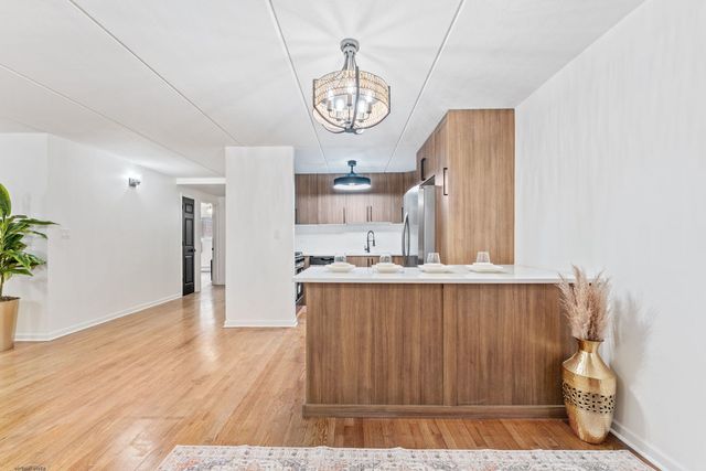 914 N Austin Boulevard A5, Oak Park, IL 60302