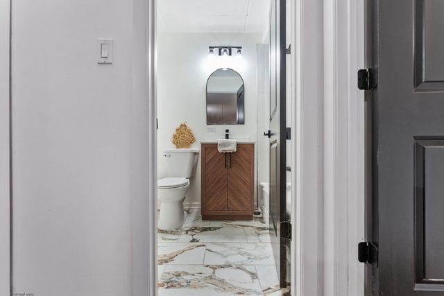 914 N Austin Boulevard A5, Oak Park, IL 60302