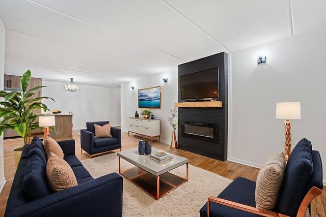 914 N Austin Boulevard A5, Oak Park, IL 60302