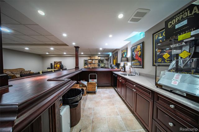 7422 Autumn Hill Drive, West Bloomfield Charter Township, MI 48323