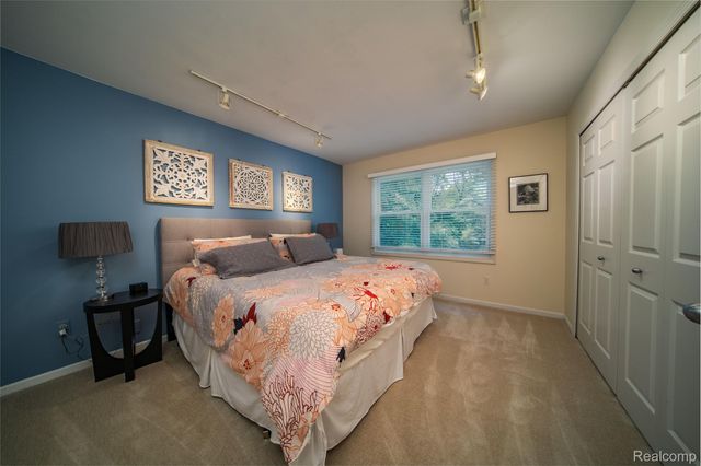 7422 Autumn Hill Drive, West Bloomfield Charter Township, MI 48323