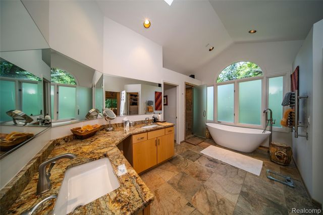 7422 Autumn Hill Drive, West Bloomfield Charter Township, MI 48323