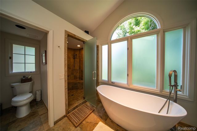 7422 Autumn Hill Drive, West Bloomfield Charter Township, MI 48323