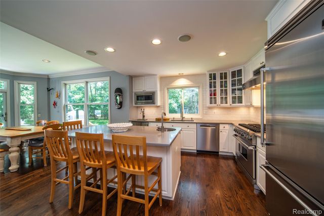 7422 Autumn Hill Drive, West Bloomfield Charter Township, MI 48323