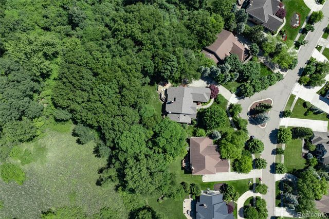 7422 Autumn Hill Drive, West Bloomfield Charter Township, MI 48323